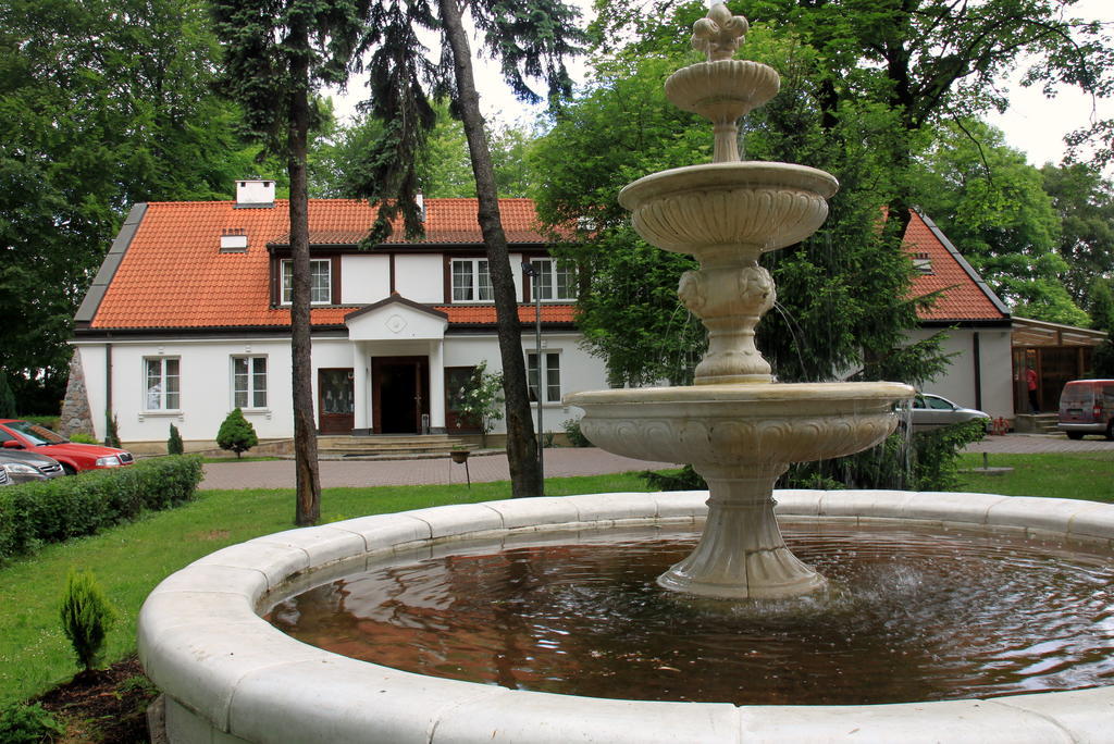 Dedek Park - Historyczny Dworek W Pieknym Parku Skaryszewskim Obok Stadionu Narodowego 바르샤바 외부 사진